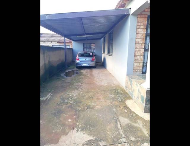 3 BEDROOM HOUSE FOR SALE IN PROTEA NORTH